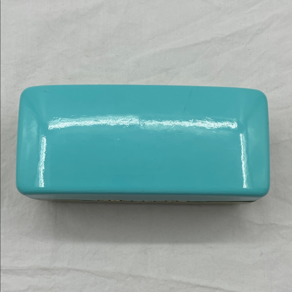 Kate Spade New York Sunglass Case. 6”L x 2.5”W x 2”H. - Picture 6 of 8